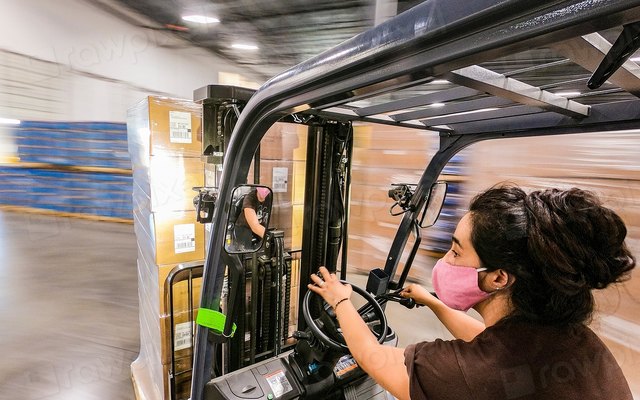 Фулфилмент для стартапа: как организовать первую поставку на маркетплейс