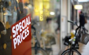 Сезонные пики на маркетплейсах: как склад готовится к распродажам